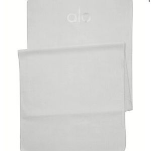 NWT Alo Grounded No-Slip Towel in Dove Grey